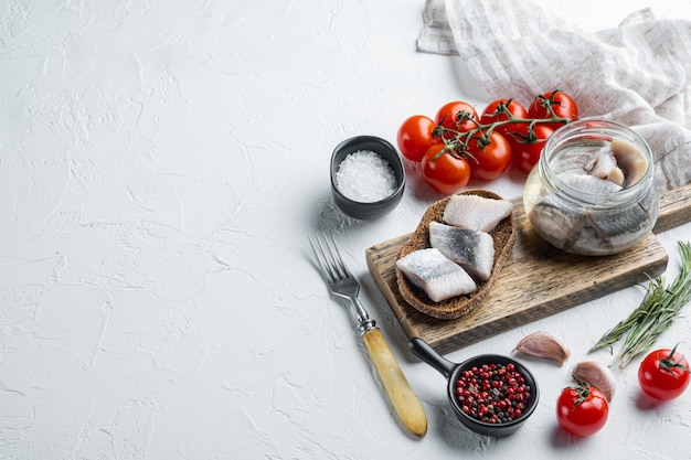 Stół z naczyniami i składnikami